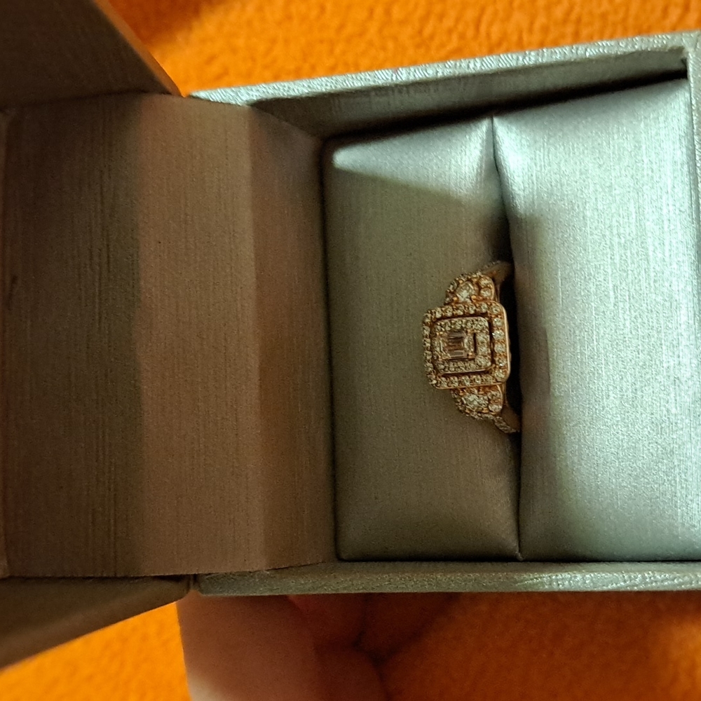 Diamond Ring - Picture 4 of 9